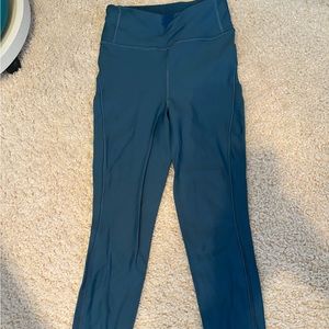 Size 6 Lulu Lemon fleece lined tights with back pocket